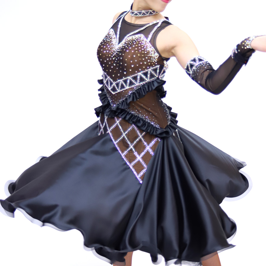黒色の社交ダンス衣装・ドレス、ラテン用ドレス
