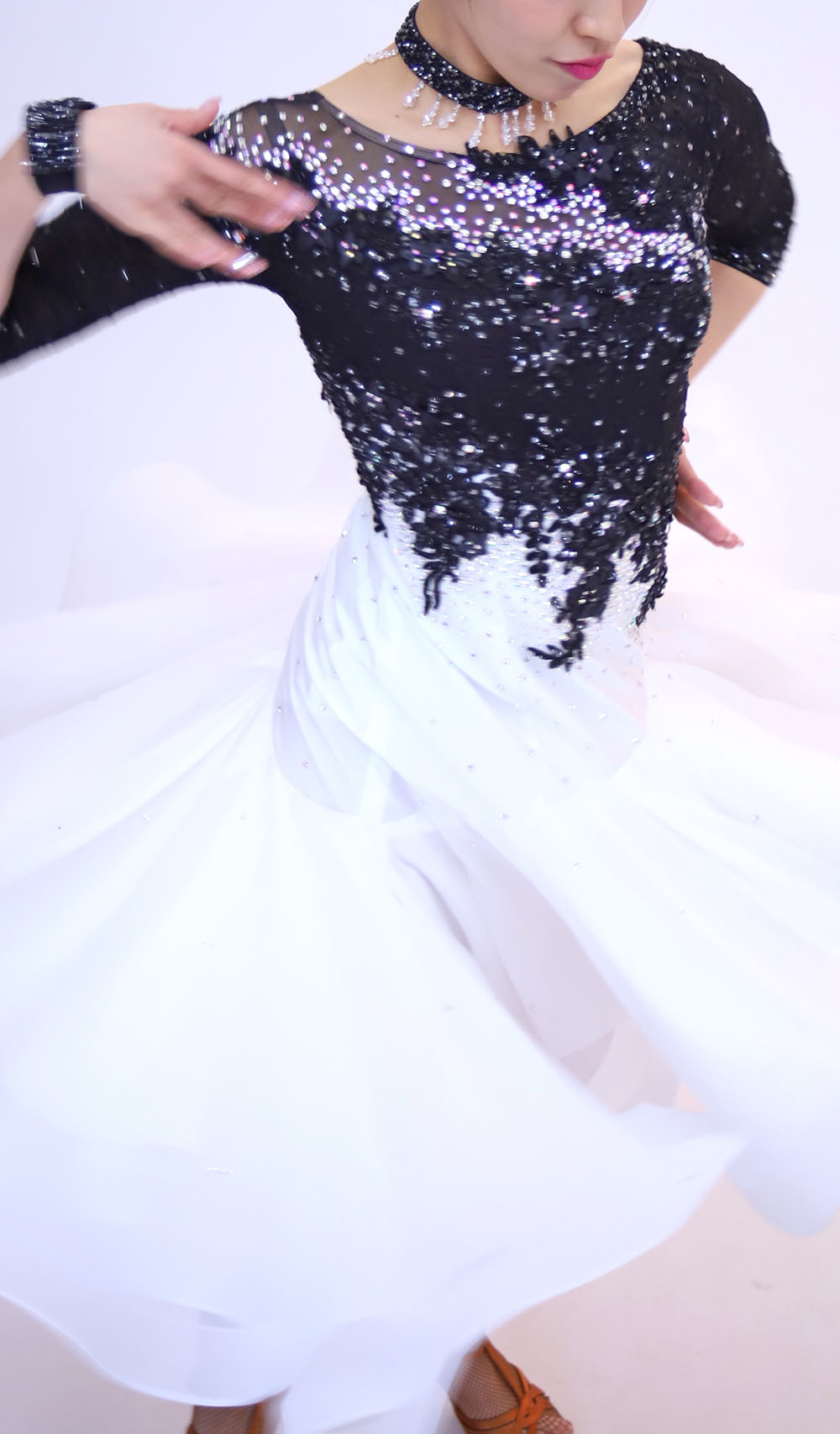 黒・白色の社交ダンス衣装・ドレス、ラテン用ドレス