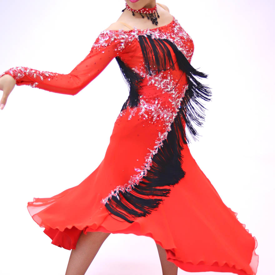 赤色の社交ダンス衣装・ドレス、ラテン用ドレス