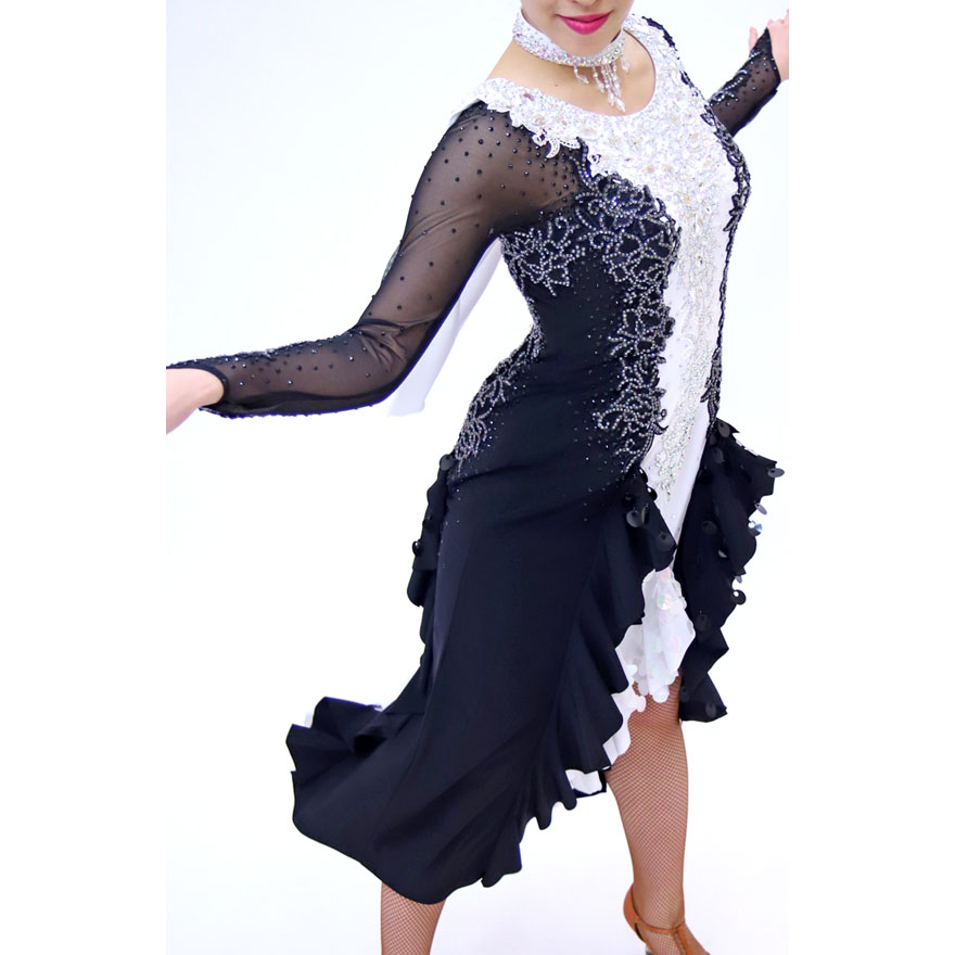 黒・白色の社交ダンス衣装・ドレス、ラテン用ドレス