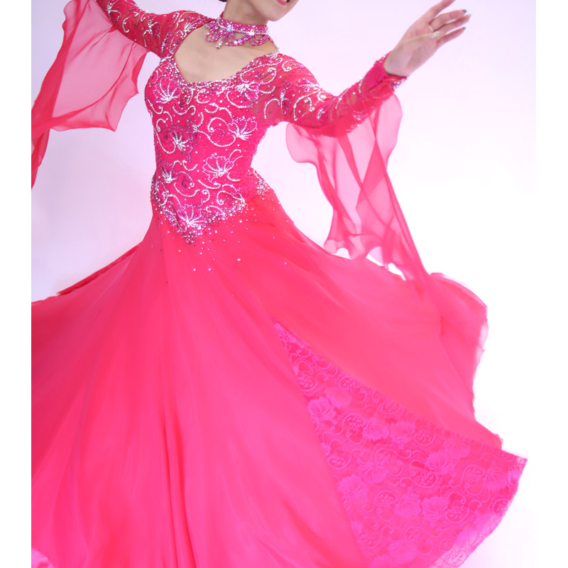 ピンク色の社交ダンス衣装・ドレス、スタンダード・モダン用ドレス