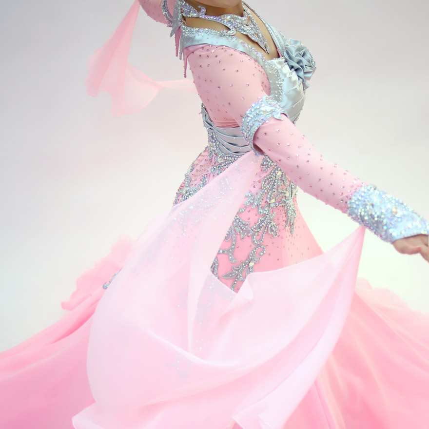 グレー・ピンク色の社交ダンス衣装・ドレス、スタンダード・モダン用ドレス