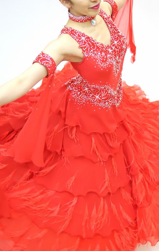 赤色の社交ダンス衣装・ドレス、スタンダード・モダン用ドレス