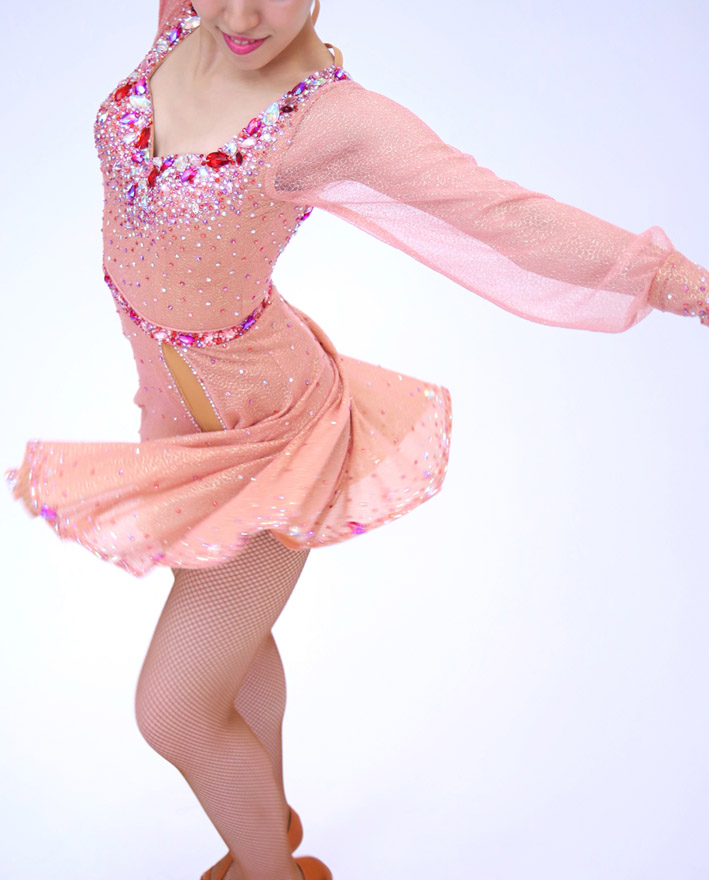 ピンク色の社交ダンス衣装・ドレス、ラテン用ドレス