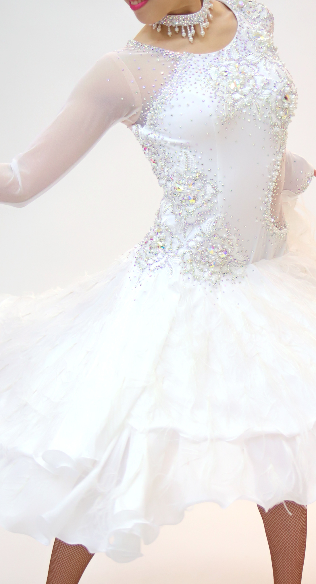 白色の社交ダンス衣装・ドレス、ラテン用ドレス