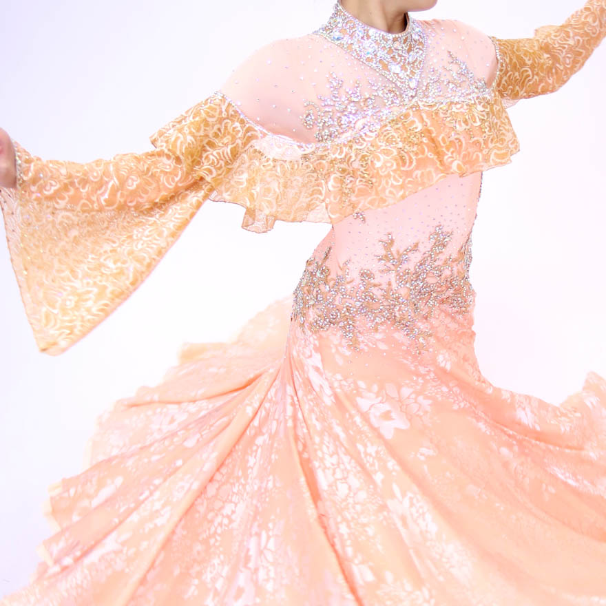 薄いピンク・ピーチ・シャンペンカラーの社交ダンス衣装・ドレス、スタンダード・モダン用ドレス