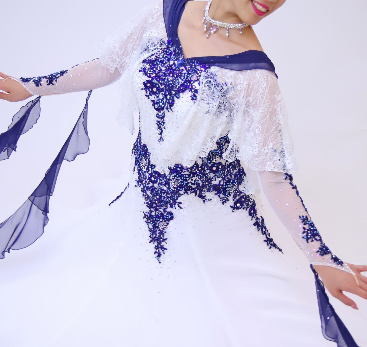 ネイビー・白・紺色の社交ダンス衣装・ドレス、スタンダード・モダン用ドレス