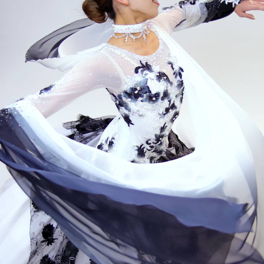ぼかし・グラデーション・白黒の社交ダンス衣装・ドレス、スタンダード・モダン用ドレス